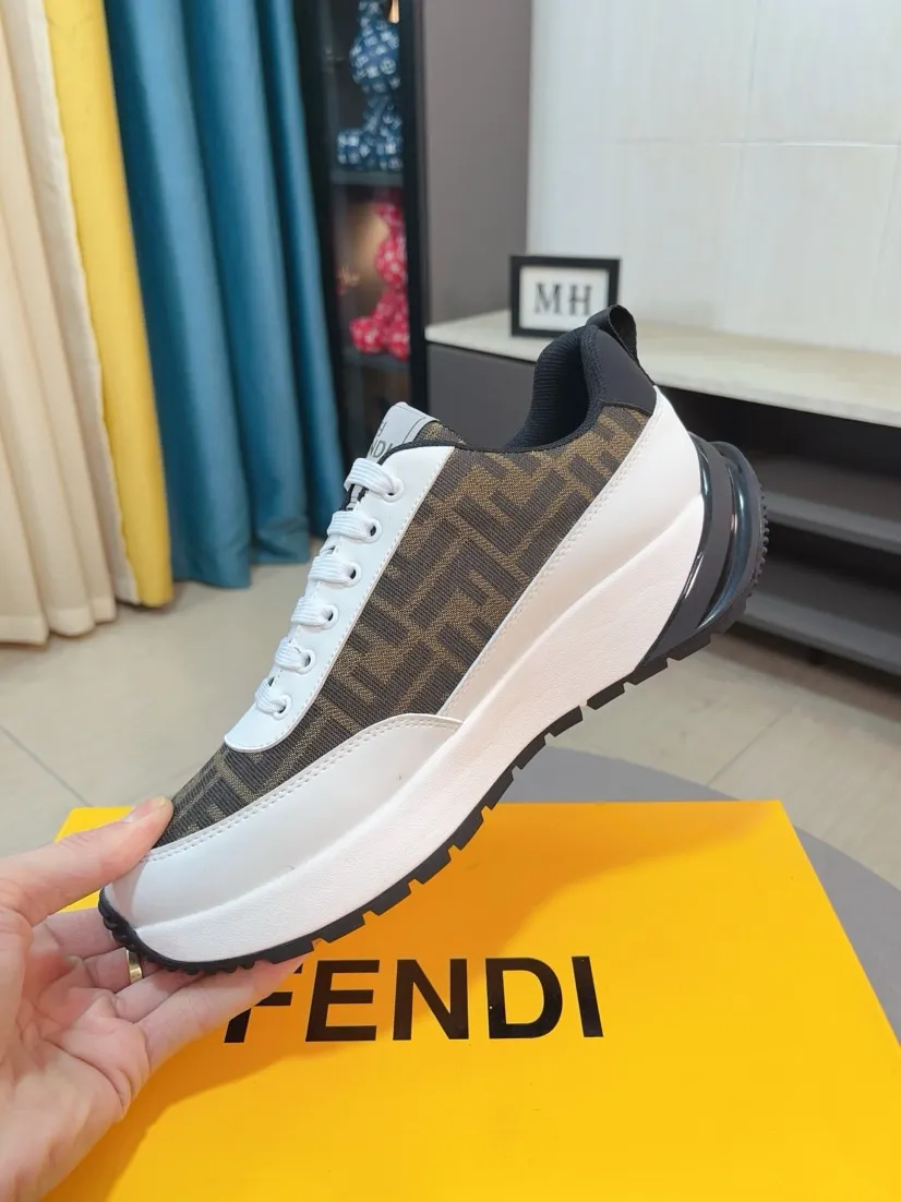 Men's Men's Shoes 💰438🌹🌹[fendi] Fendi's classic and comfortable men's, this complex sneaker is made of soft calfskin➕genuine leather lining➕original ultra-light rubber material with rough outsole. This unique light style is suitable for the casual and refined sensibility of this season. It is comfortable and natural on the feet. It is an everyday style for casual travel in autumn and winter! 38/44
